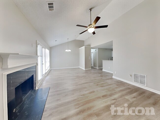 Foto del edificio - 3547 Lehigh Way