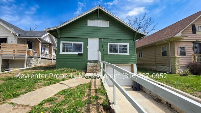 Building Photo - 5115 Woodland Ave