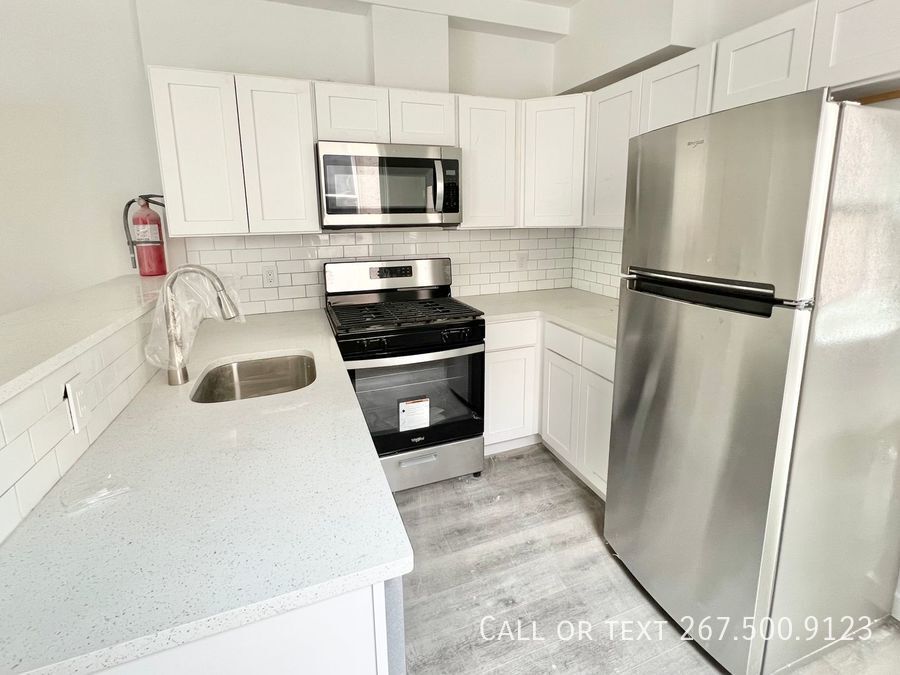 Foto principal - Beautiful, renovated 1BR unit located in F...