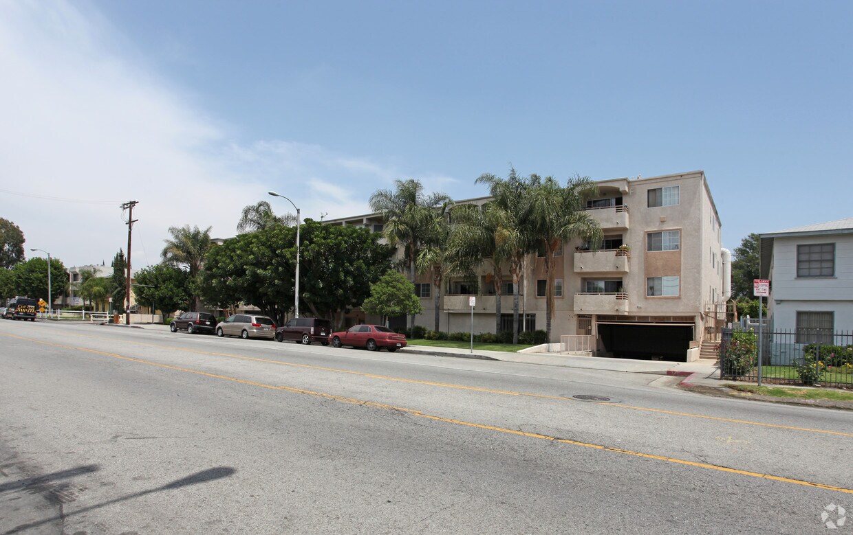 Hazeltine Apartments Van Nuys, CA