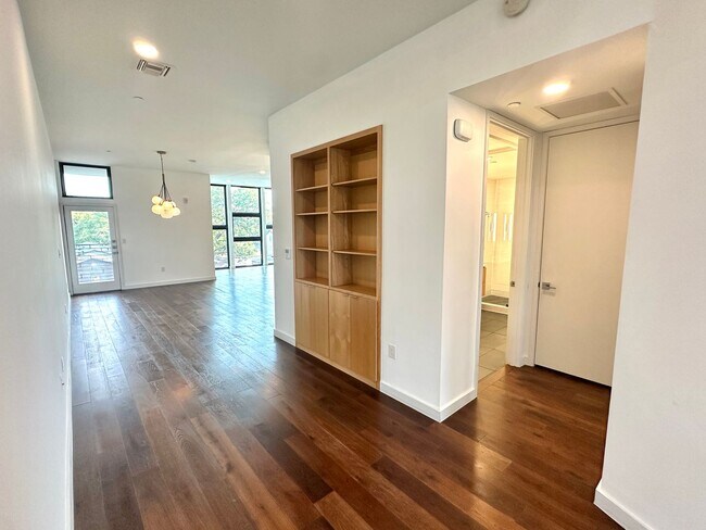 Foto del edificio - Stunning One bedroom/One bath Condo Locate...