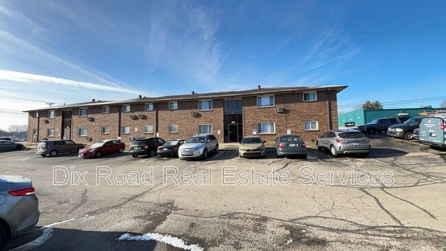 Building Photo - 430 Bellbrook Ave