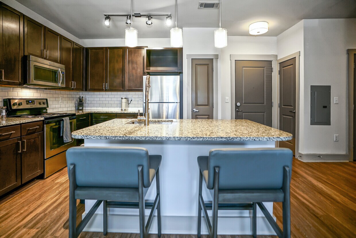 Primary Photo - 4700 Colonnade Pl