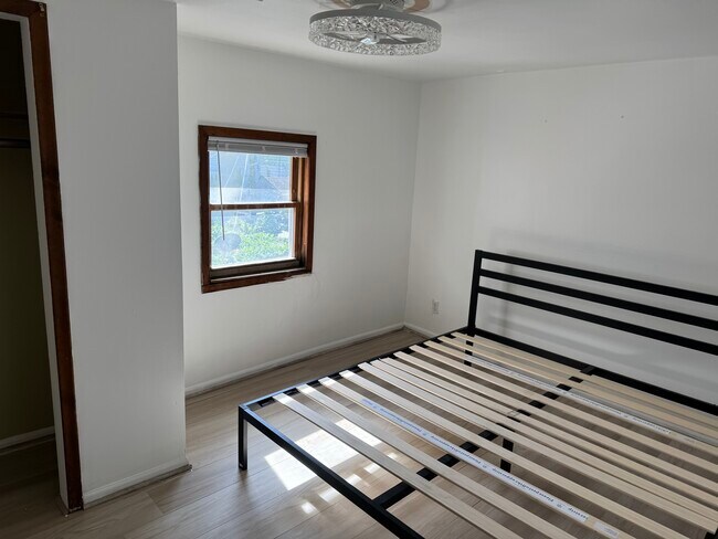 Foto del edificio - 2352 Poland St