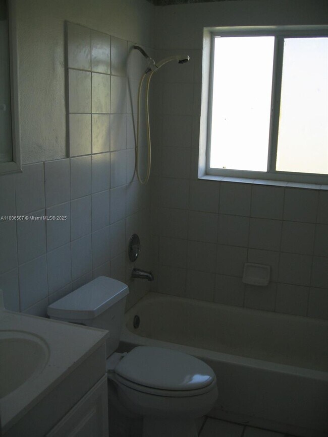 Foto del edificio - 136 NW 14th Way