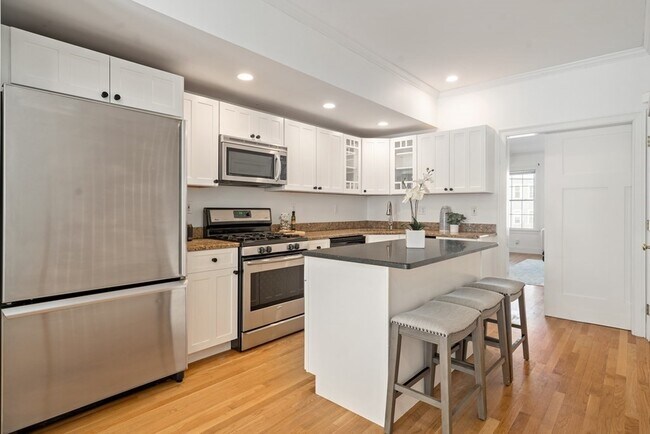 Foto del edificio - 408 E 3rd St