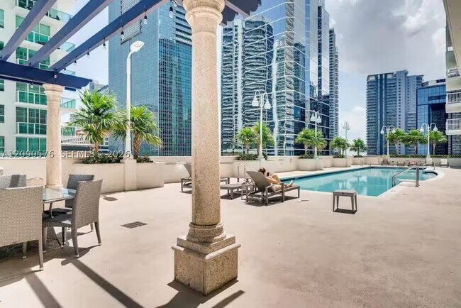 Foto del edificio - 1200 Brickell Bay Dr