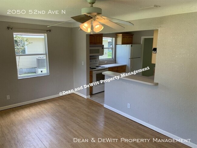 Building Photo - Adorable 2/1 Starter Home - For Rent