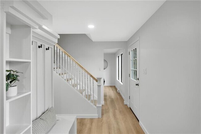 Foto del edificio - 107 Deer Rd