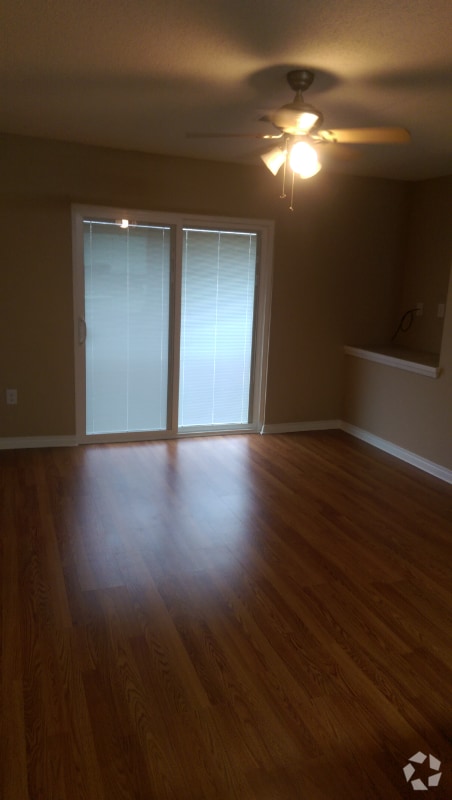 Building Photo - 4780 Pontchartrain Dr