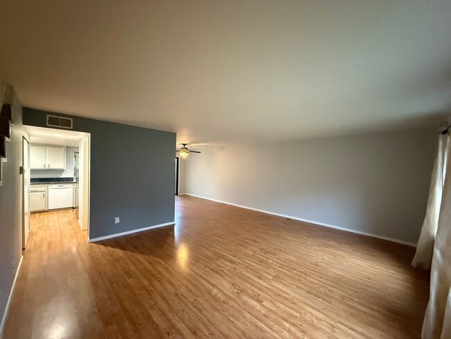 Foto del edificio - 3 bed 2.5 bath townhome available now!