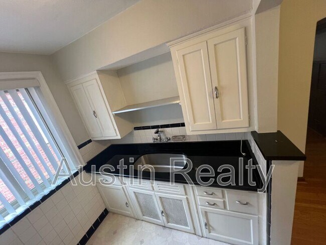Foto del edificio - 6358 Sutherland Ave