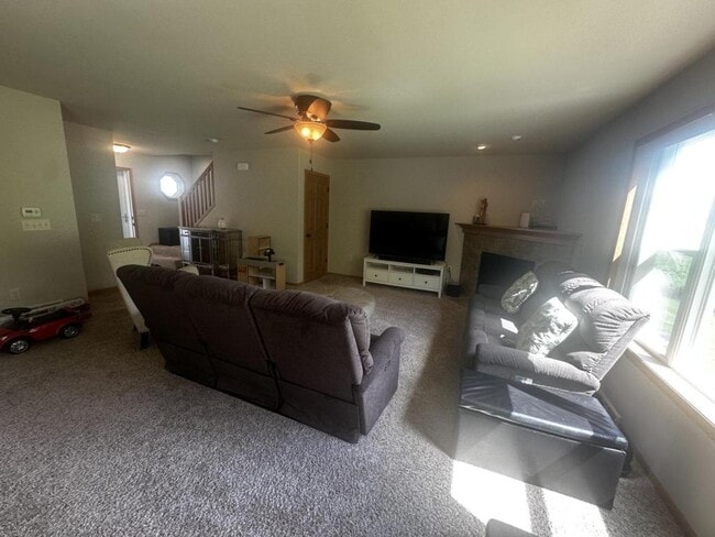 Building Photo - 2521 Parkfield Dr
