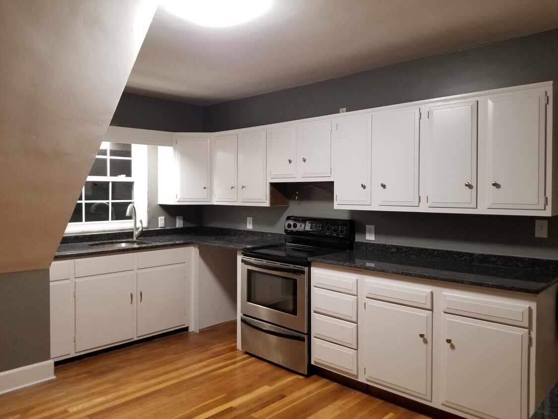 Kitchen - 1131 Old Colony Rd