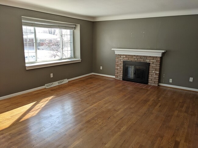 Building Photo - 7833 Spirea Dr