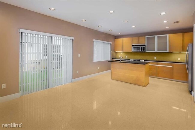 Foto del edificio - 3170 Stirling Rd