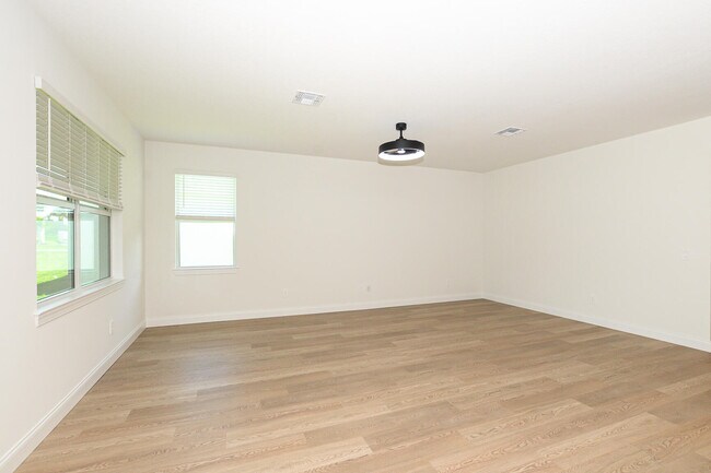 Foto del edificio - 9062 Dahlia Cir