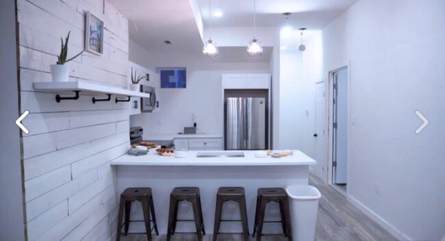 Building Photo - 4108 W Girard Ave