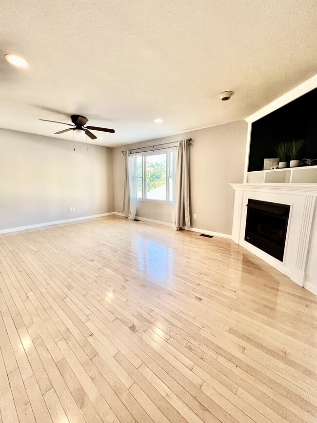 Building Photo - 229 Palisades Dr