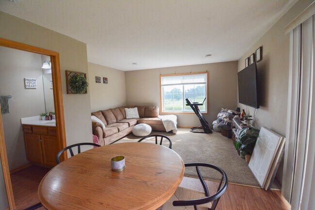 Foto del edificio - Incredible views from this end-unit townhome!