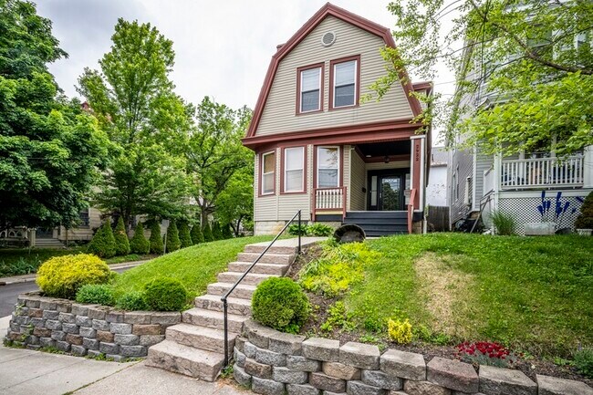 Building Photo - 2922 Hackberry St