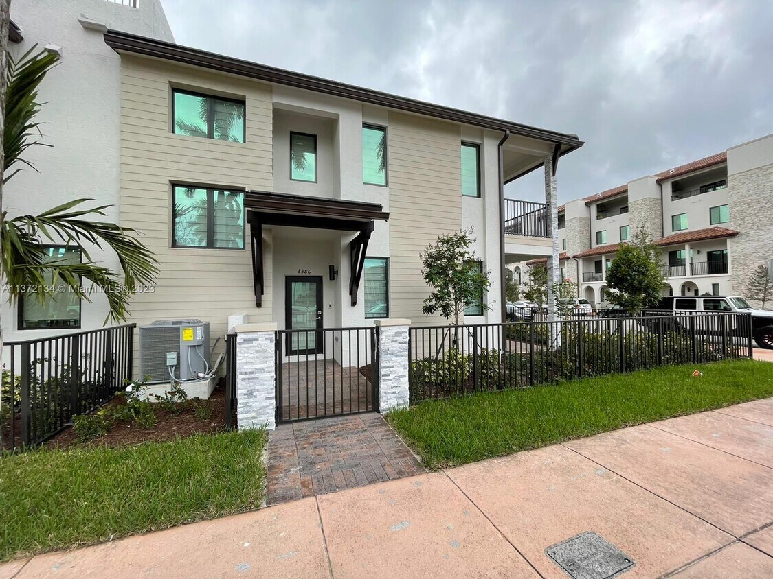 8386 Central Park Blvd, Doral, FL 33166 Townhome Rentals in Doral FL