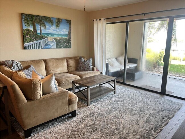 Foto del edificio - 446 Bouchelle Dr