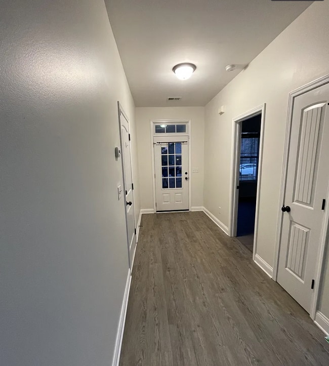 Building Photo - Charming Like-New 3BR Home with Fenced Yard & Easy Commute Near Fort Jackson