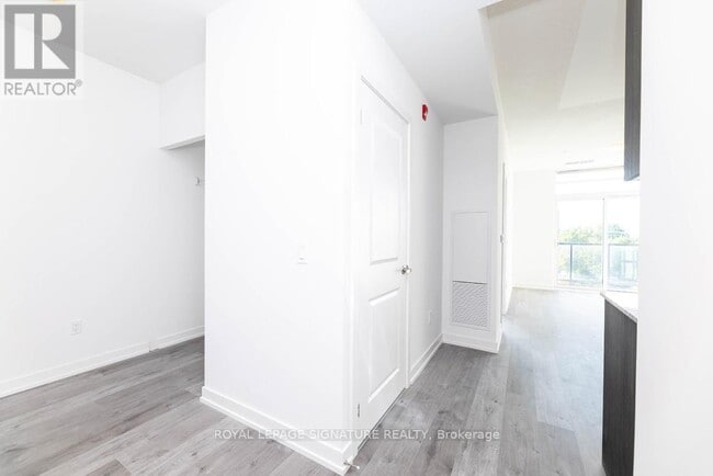 Photo du bâtiment - 1010 Dundas St E