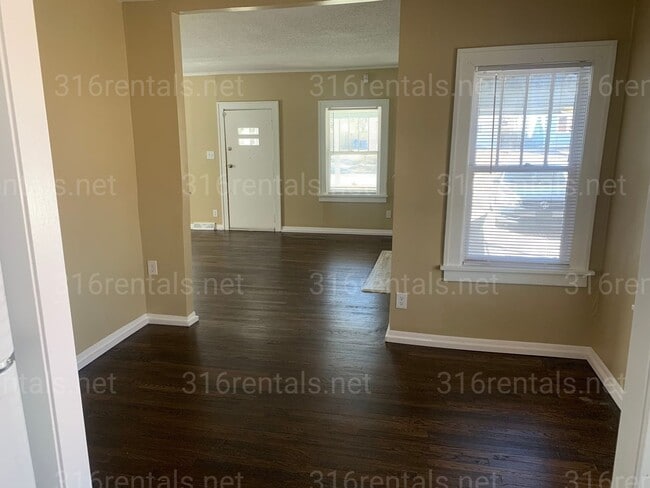 Building Photo - 830 N Pershing Ave