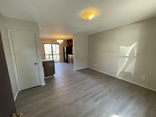 Building Photo - 914 Sparta Dr