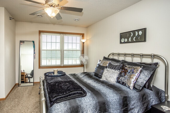 Tiverton Court Apartments 3821 Tiverton Ct Ames IA 50010 Tiverton Court Apartments 3821 Tiverton Ct Ames IA 50010