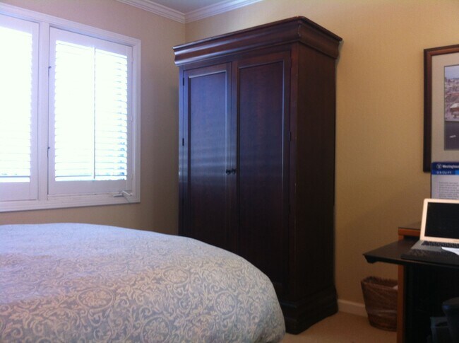 Foto del edificio - 4 E Carol Ave