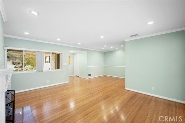 Building Photo - 841 Irving Dr