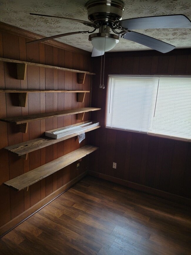 Photo - 2 bedroom 1 bath off W. Broad St! House