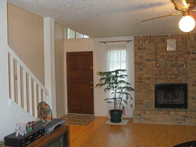 Foto del edificio - Beautiful home with 3 bedroom, 2.5 bath, g...