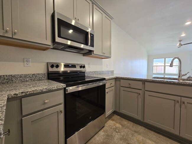 Foto del edificio - 907 Cherry Laurel Ln