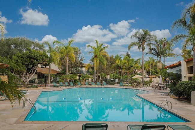 Foto del edificio - 4 Bedrooms and 2.5 baths!  Modern upgrades...