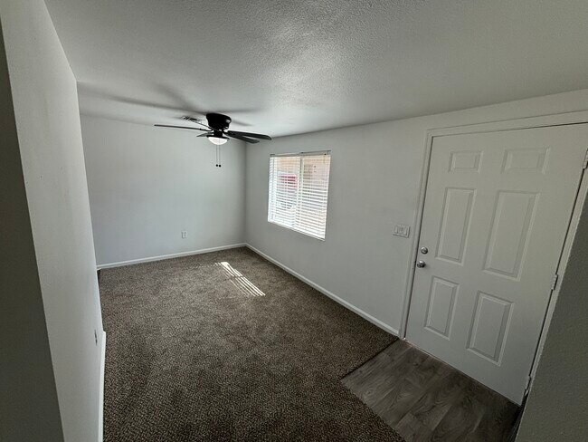 Foto del edificio - 1525 E Sunnyside Dr