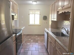 Building Photo - 725 Heritage Vlg