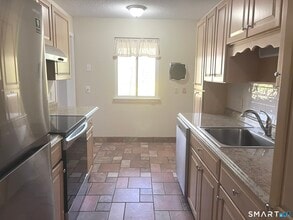 Building Photo - 725 Heritage Vlg