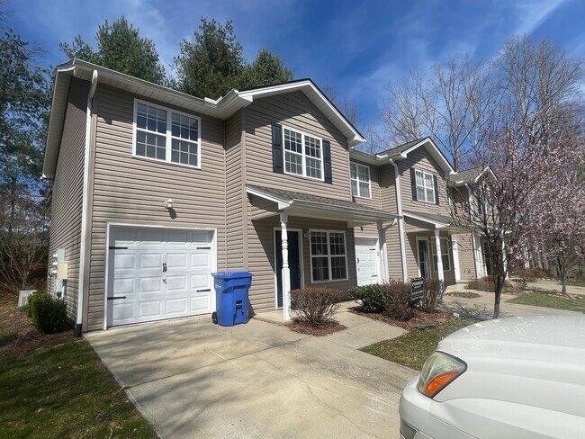 Foto del edificio - 119 Creekside Dr