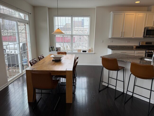 Foto del edificio - 4194 Royal Mews Cir