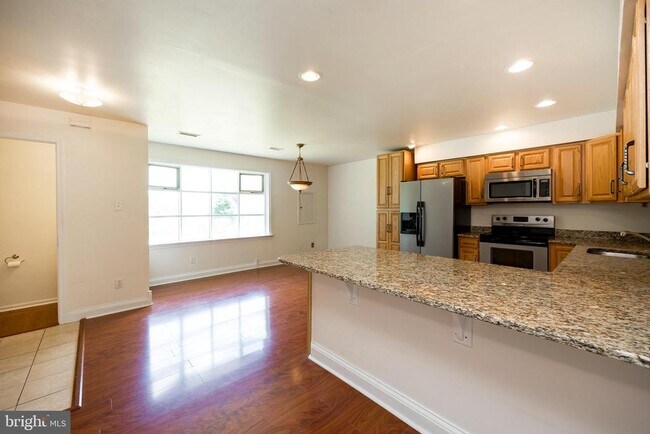 Building Photo - 126 Lampeter Ct
