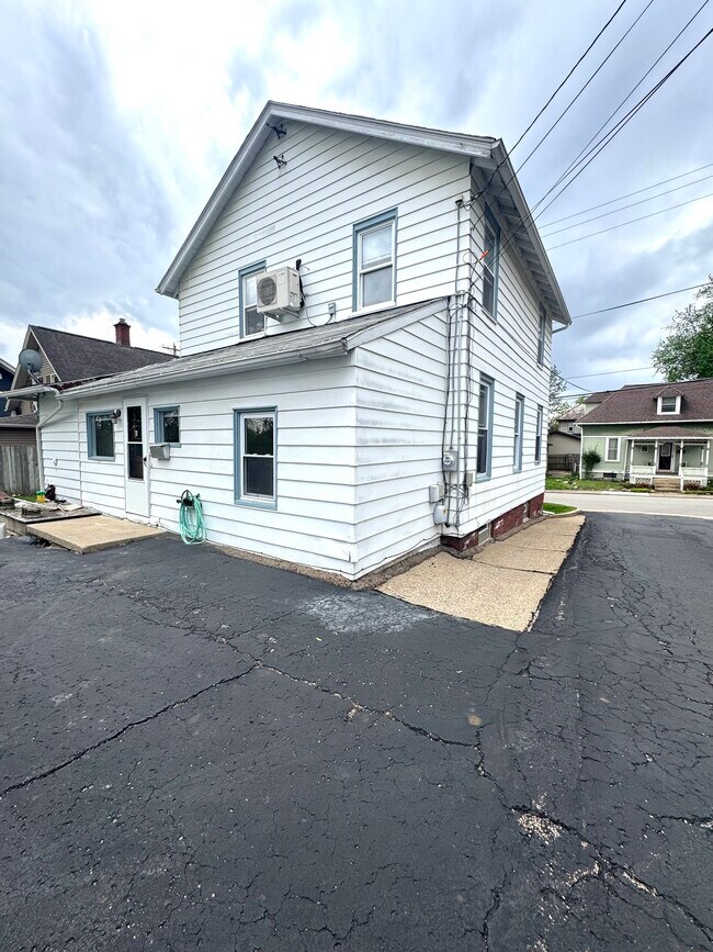 Foto del edificio - 567 N Walnut St