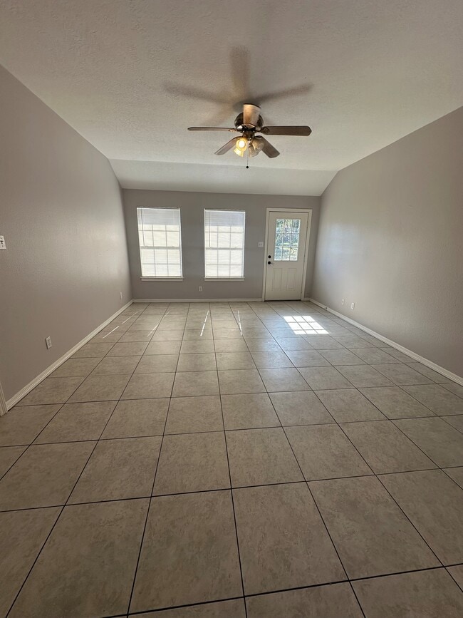Building Photo - 2612 Cheyenne Dr