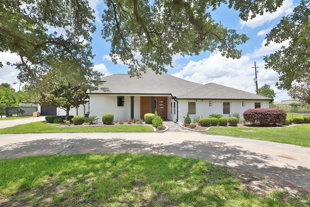 Foto principal - 16435 Telge Rd