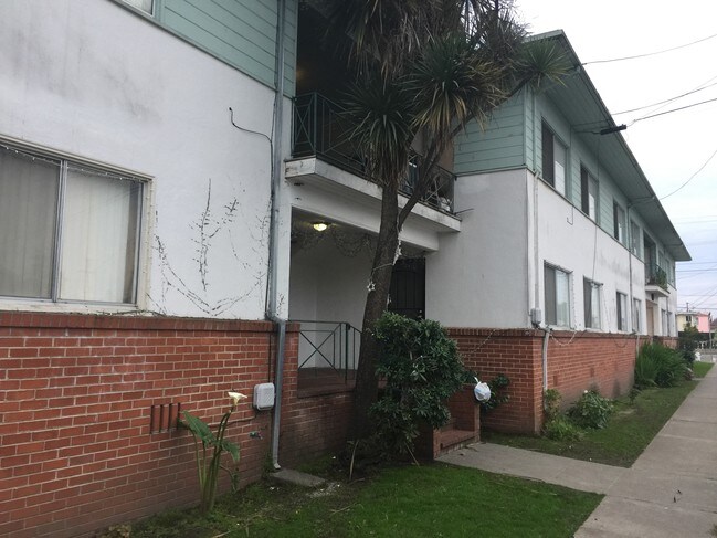 Building Photo - 3202 Nevin Ave