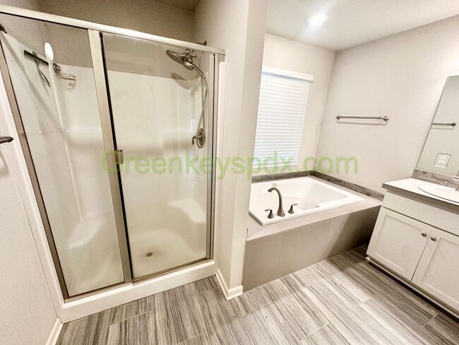 Building Photo - Amazing 2,306-square-foot house in Wood Village