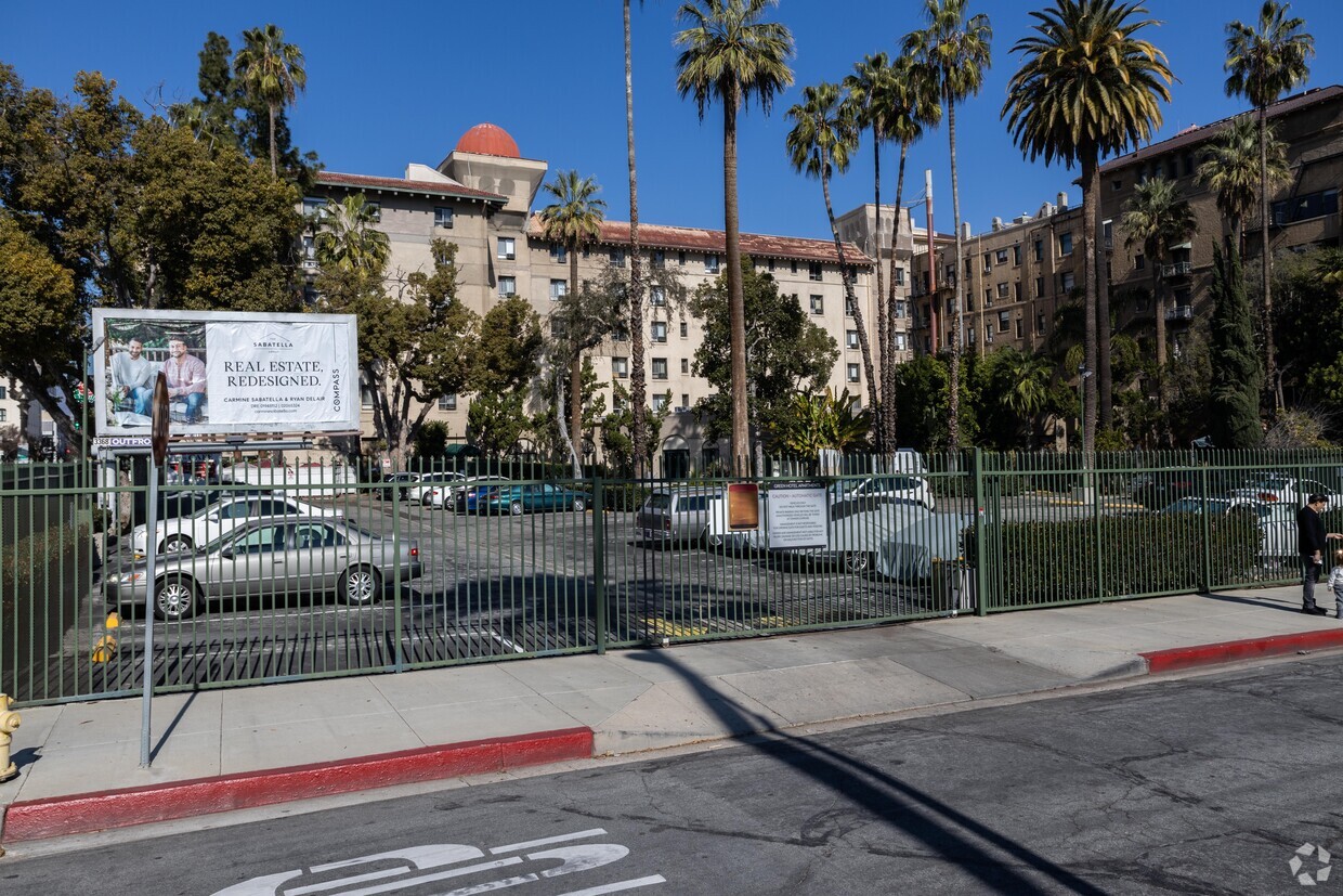 Building Photo - Central Park Apartments